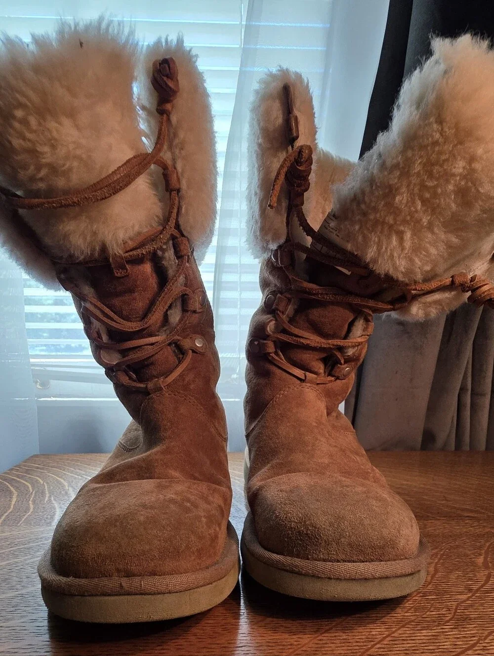 UGG Boots 1892 Montclair shoes sheepskin size 8